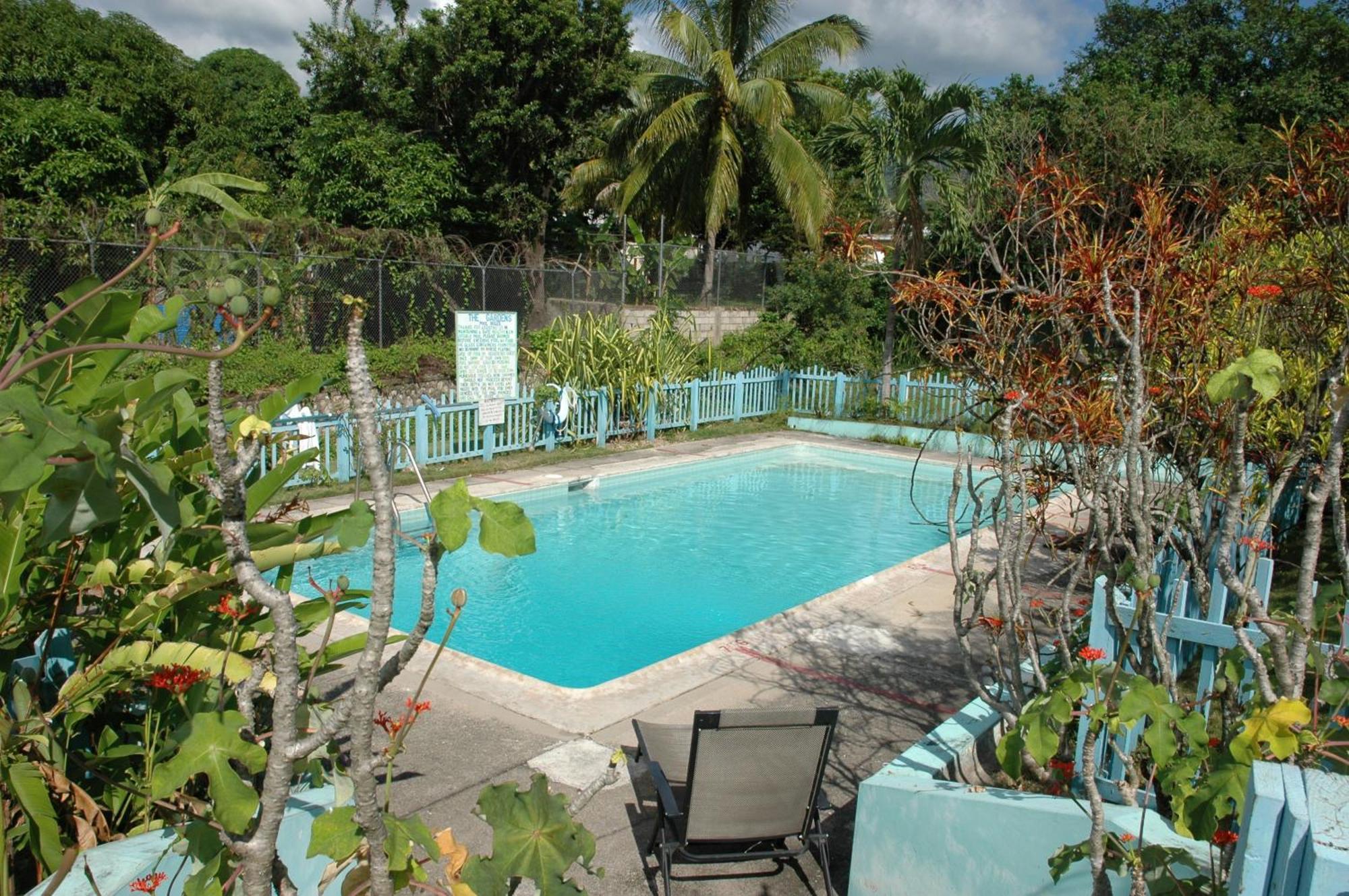 The Gardens Villa Kingston Exterior photo