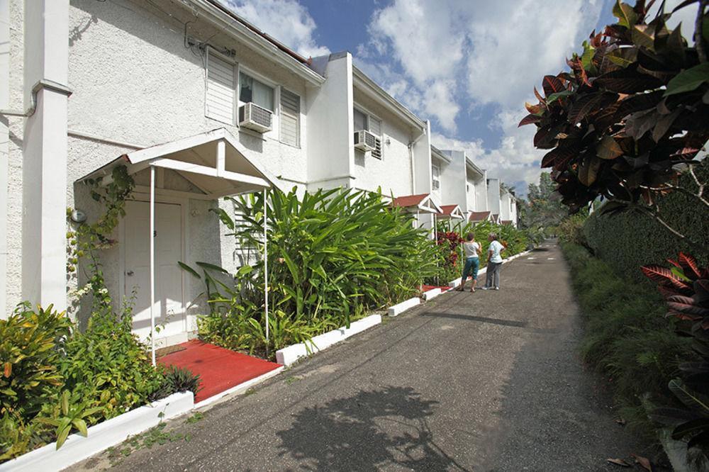 The Gardens Villa Kingston Exterior photo